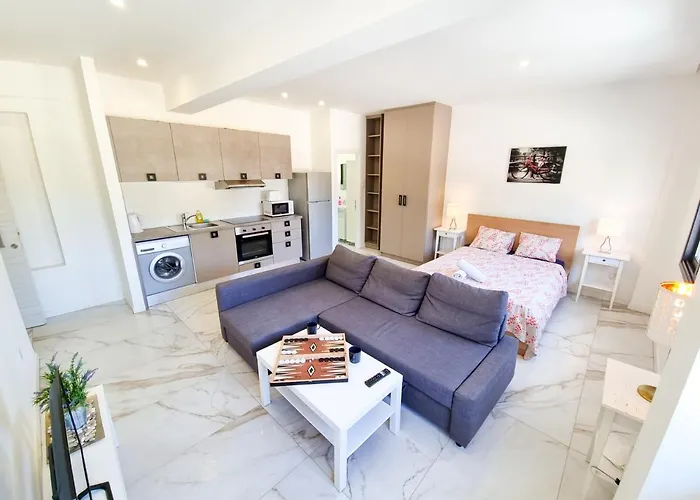 Happy Homes Paradise アパート